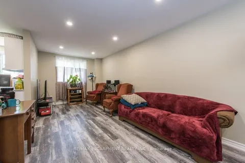 19 George St, Richmond Hill, ON L4E 2V7