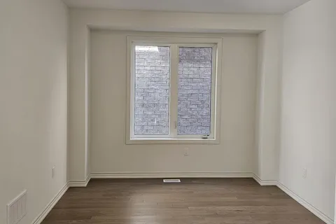 10 Hummingbird Grve, Adjala-Tosorontio, ON L0G 1W0