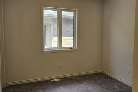 10 Hummingbird Grve, Adjala-Tosorontio, ON L0G 1W0