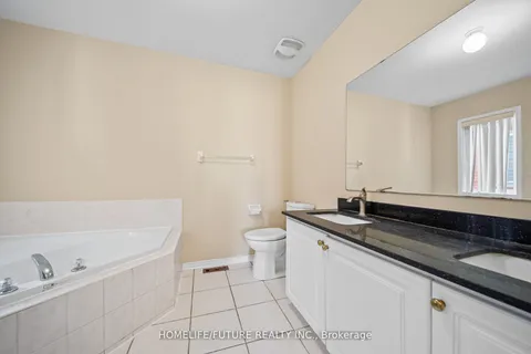 5 Holloway Rd, Markham, ON L3S 4P4