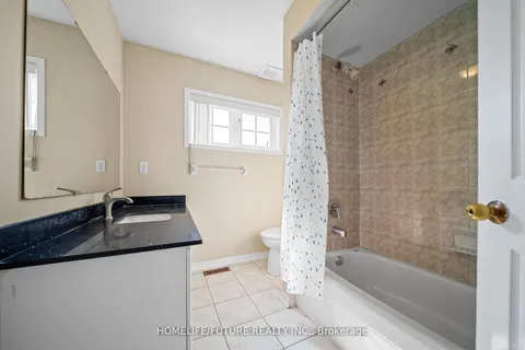 5 Holloway Rd, Markham, ON L3S 4P4