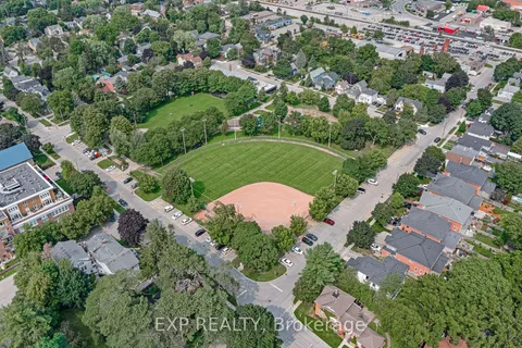 103 Gurnett St, Aurora, ON L4G 1P5