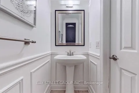 557 Woodspring Ave, Newmarket, ON L9N 0C2