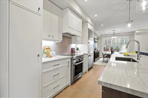 18 Sunset Beach Rd, Richmond Hill, ON L7E 3G7