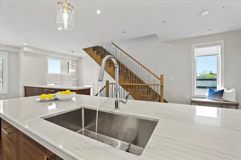 18 Sunset Beach Rd, Richmond Hill, ON L7E 3G7