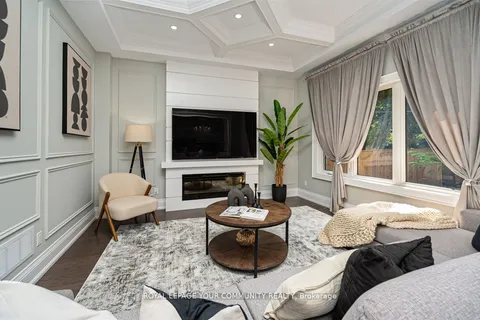 102 Ruggles Ave, Richmond Hill, ON L4C 1Y2