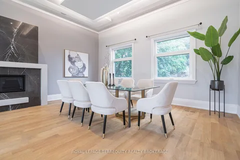 45 Seaton Dr, Aurora, ON L4G 2K2
