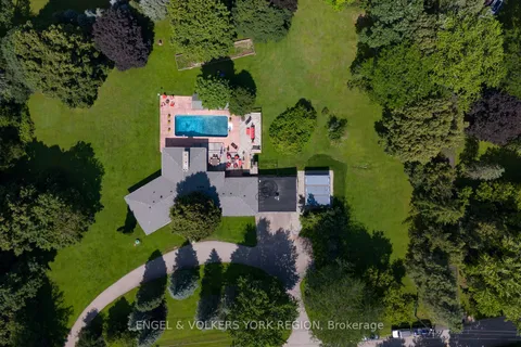 360 Kingscross Dr, King, ON L7B 1J9