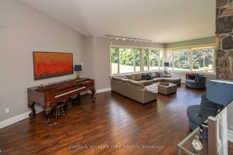360 Kingscross Dr, King, ON L7B 1J9