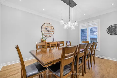 40 Cayton Cres, Bradford West Gwillimbury, ON L3Z 2A6