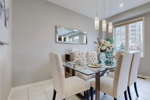 33 King William Cres, Richmond Hill, ON L4B 4S7