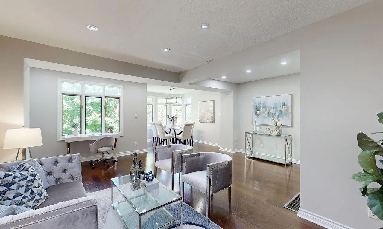 100 Seaton Dr, Aurora, ON L4G 3X1