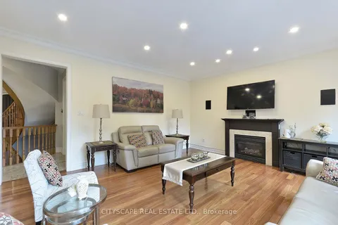 60 Lipa Dr, Vaughan, ON L4L 9R9