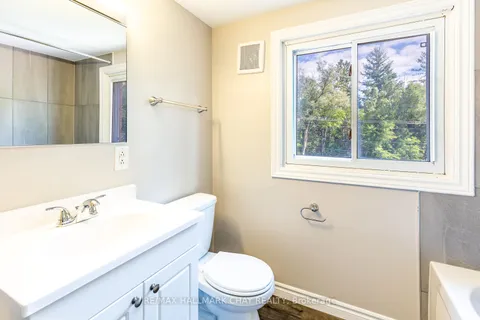 228A Cindy Lane, Essa, ON L0M 1B0