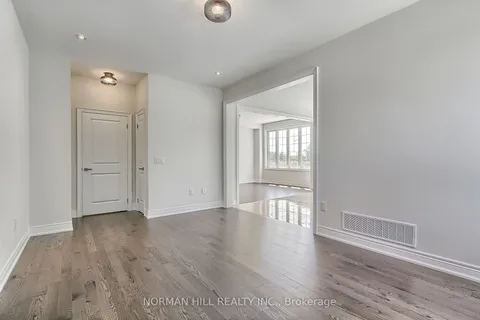 207 Seaview Hts, East Gwillimbury, ON L0G 1R0