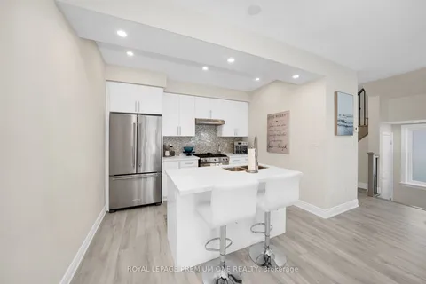 135 Arnold Cres, New Tecumseth, ON L9R 0T6