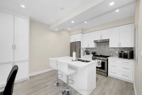 135 Arnold Cres, New Tecumseth, ON L9R 0T6