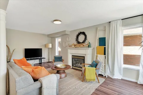 1067 Leslie Dr, Innisfil, ON L9S 2A7