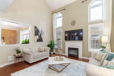 4 Hawkweed Manr, Markham, ON L6B 0E3