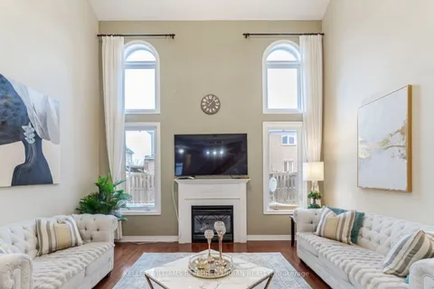 4 Hawkweed Manr, Markham, ON L6B 0E3