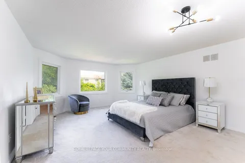 452 Alex Doner Dr, Newmarket, ON L3X 1C1