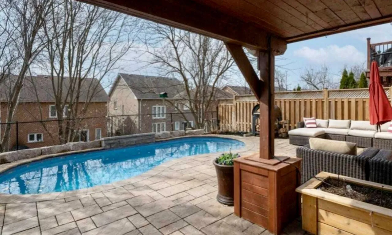 122 Widdifield Ave, Newmarket, ON L3X 1Z3