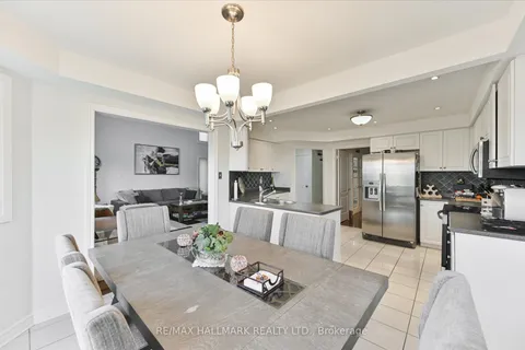 122 Widdifield Ave, Newmarket, ON L3X 1Z3