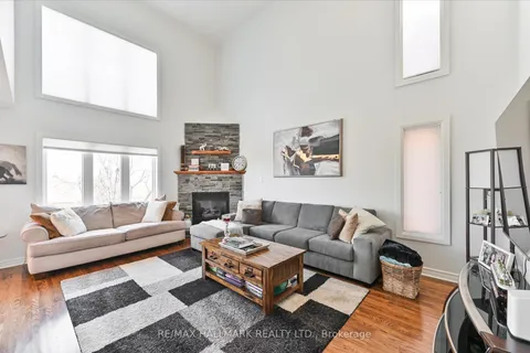 122 Widdifield Ave, Newmarket, ON L3X 1Z3