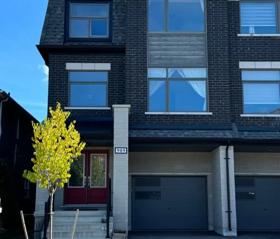 909 Isaac Phillips Way, Newmarket, ON L3X 2Y9