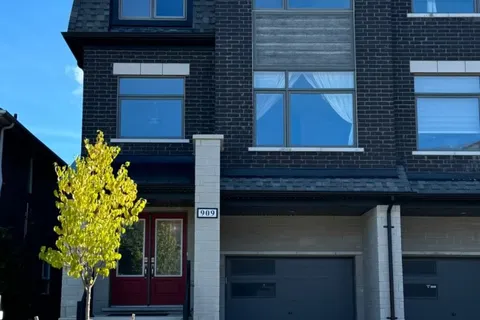 909 Isaac Phillips Way, Newmarket, ON L3X 2Y9