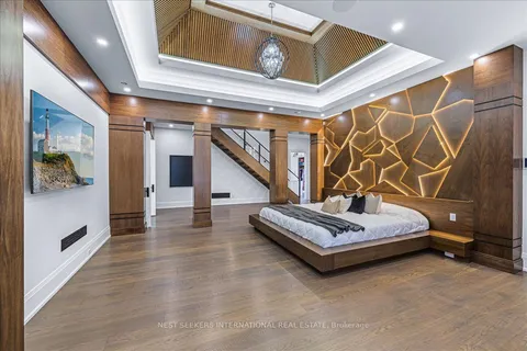 72 Manitou Dr, King, ON L7B 1E7