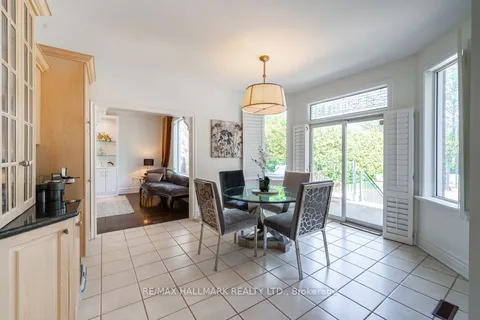 384 Kennedy St, Aurora, ON L4G 5M6