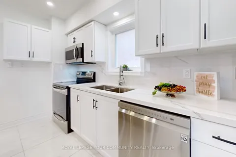 381 Rushbrook Dr, Newmarket, ON L3X 2B9