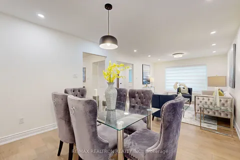 5 Illingworth Crt, Aurora, ON L4G 3T7