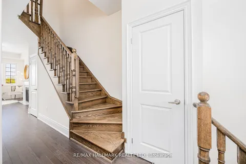 307 Swan Park Rd, Markham, ON L6E 0H3