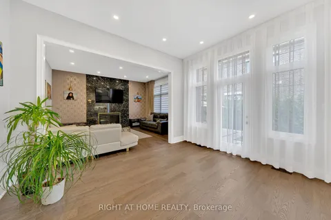 45 Cairns Gate, King, ON L7B 0P5