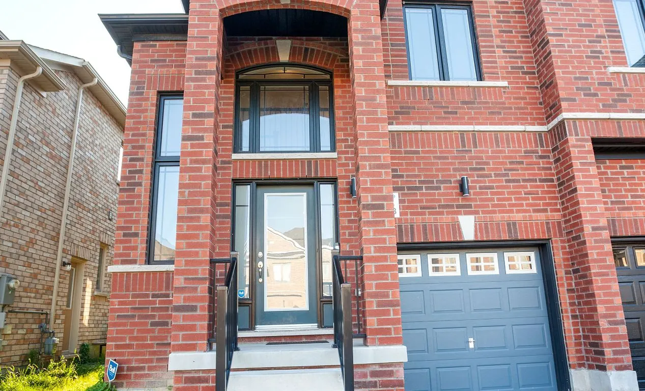 163 SUTHERLAND Ave, Bradford West Gwillimbury, ON L3Z 4H6