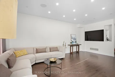 163 SUTHERLAND Ave, Bradford West Gwillimbury, ON L3Z 4H6