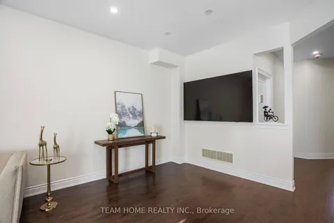 163 SUTHERLAND Ave, Bradford West Gwillimbury, ON L3Z 4H6