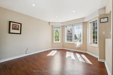 51 Drury St, Bradford West Gwillimbury, ON L3Z 1W9