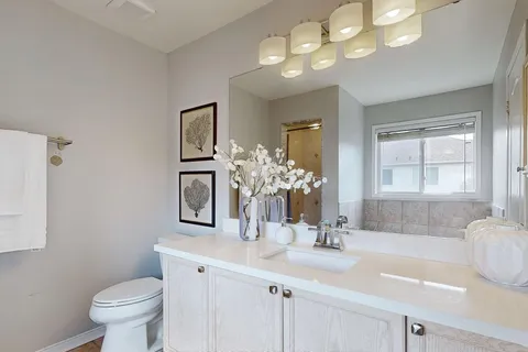 143 Millcliff Circ, Aurora, ON L4G 7N8