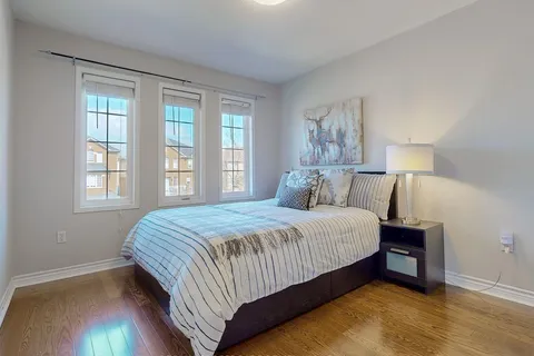 143 Millcliff Circ, Aurora, ON L4G 7N8