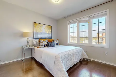 143 Millcliff Circ, Aurora, ON L4G 7N8