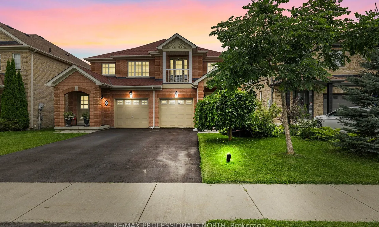 832 Sisler Ave, Newmarket, ON L3X 2T7