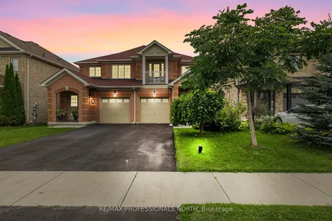 832 Sisler Ave, Newmarket, ON L3X 2T7