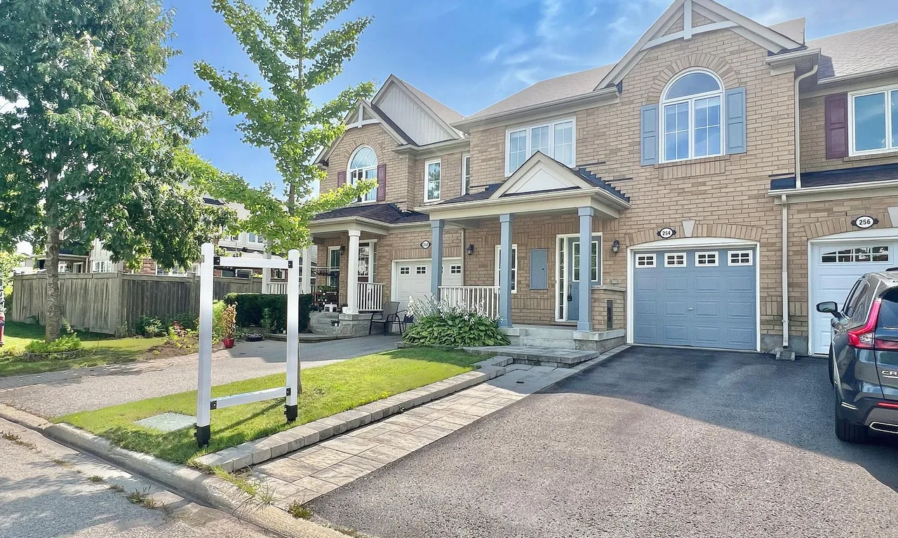 254 Chilcott Cres, Newmarket, ON L3X 3G7