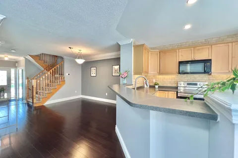 254 Chilcott Cres, Newmarket, ON L3X 3G7