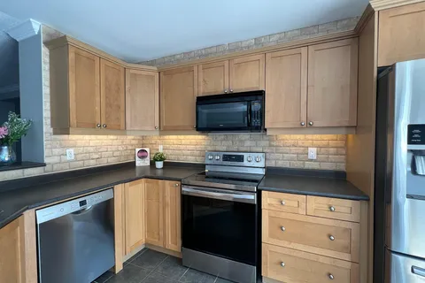 254 Chilcott Cres, Newmarket, ON L3X 3G7