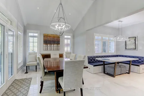 42 Monkman Crt, Aurora, ON L4G 7J9