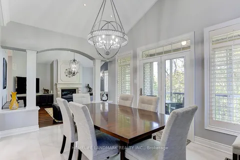 42 Monkman Crt, Aurora, ON L4G 7J9